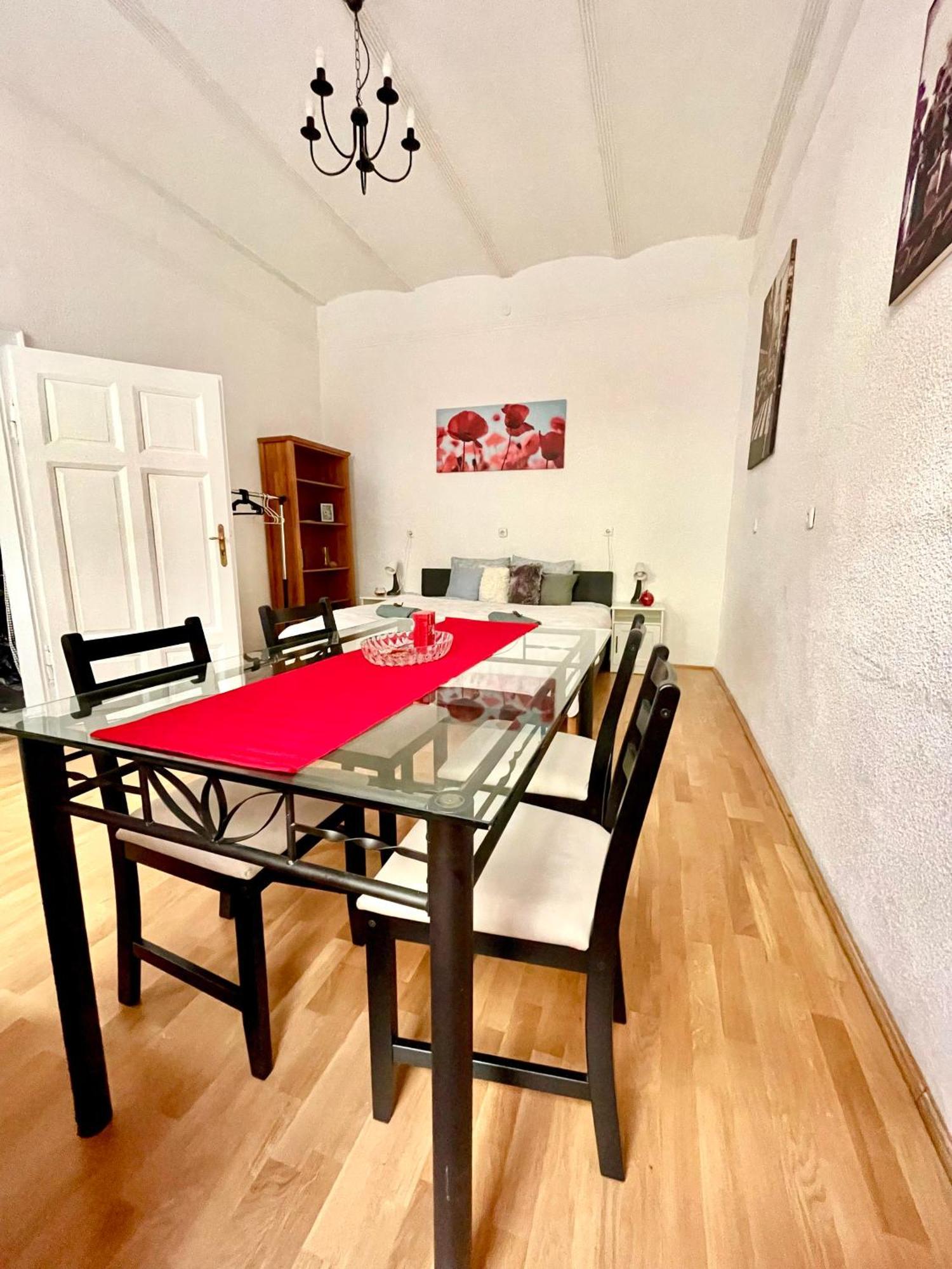 Very Warm Home With Big Bed Near New York Cafe بودابست المظهر الخارجي الصورة